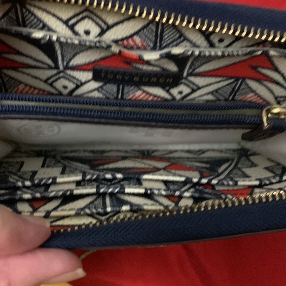 Tory Burch Kerrington Leather Wristlet - Picture 6 of 11